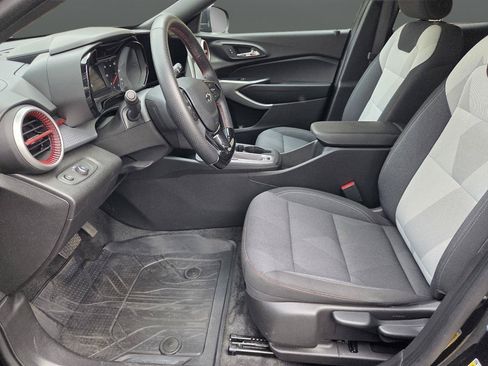 Used 2025 Chevrolet Trax RS FWD image 10