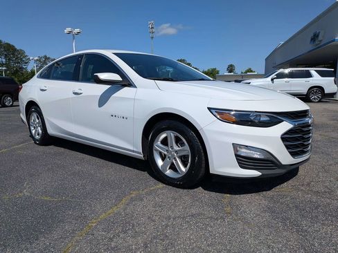 Used 2024 Chevrolet Malibu LS w/ Driver Confidence Package FWD image 2