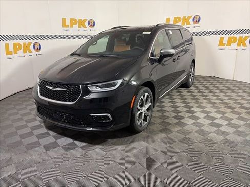 New 2026 Chrysler Pacifica Pinnacle AWD/4WD image 10