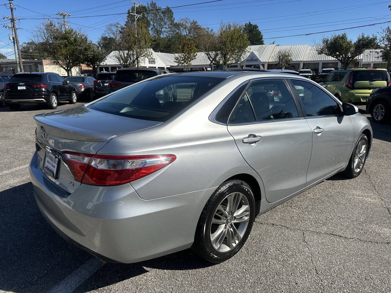 Used 2017 Toyota Camry SE FWD image 7