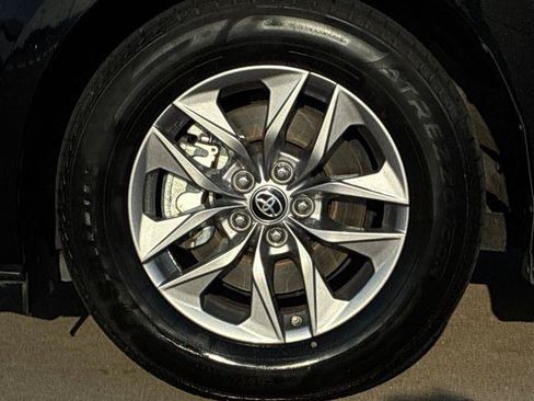 Certified 2025 Toyota Sienna LE FWD image 33