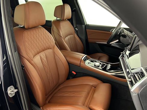Certified 2025 BMW X7 M60i AWD/4WD image 25