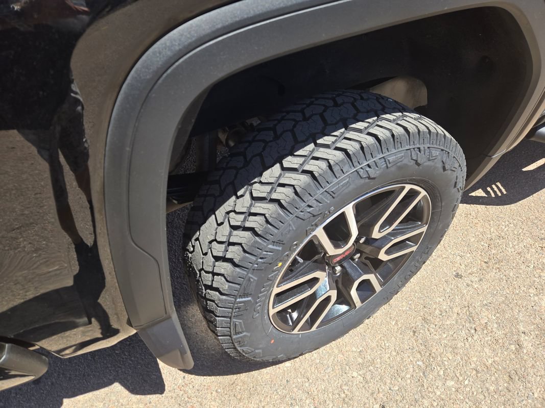 Used 2024 GMC Sierra 1500 AT4 w/ AT4 Premium Package AWD/4WD image 11