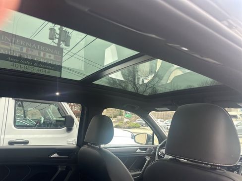 Used 2022 Volkswagen Tiguan SEL R-Line image 9