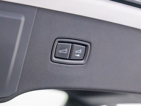 Used 2025 Porsche Cayenne image 35