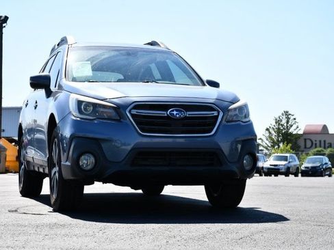 Used 2018 Subaru Outback 3.6R Limited AWD/4WD image 2