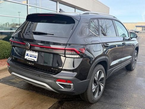 New 2026 Volkswagen Taos SE AWD/4WD image 3