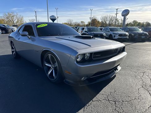 Used 2014 Dodge Challenger R/T image 1