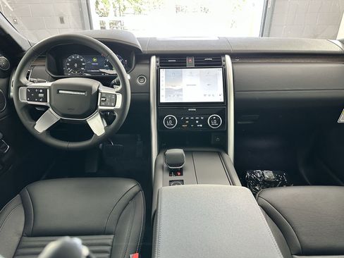 Used 2025 Land Rover Discovery S AWD/4WD image 13