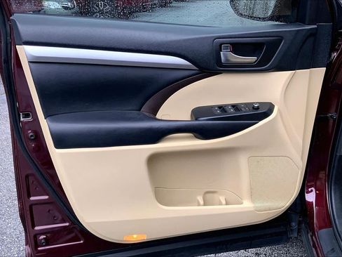 Used 2019 Toyota Highlander XLE image 20