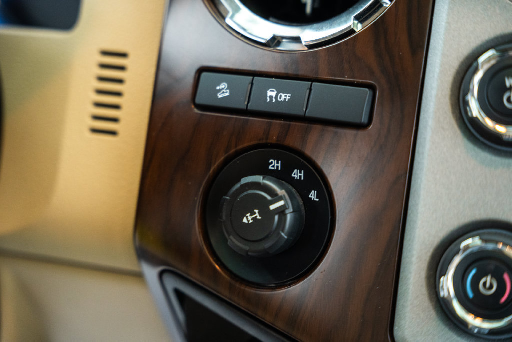 Used 2013 Ford F250 Lariat w/ Lariat Ultimate Pkg AWD/4WD image 28