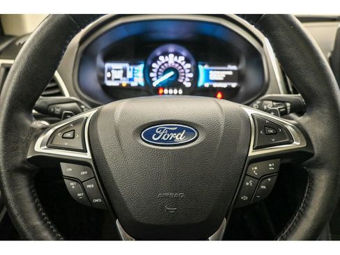 Used 2022 Ford Edge Titanium w/ Class II Trailer Tow Package image 34