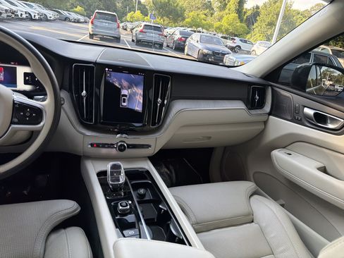 Certified 2023 Volvo XC60 B5 Ultimate w/ Protection Package Premier FWD image 32