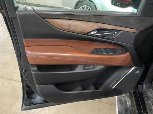 Used 2015 Cadillac Escalade ESV Premium image 19