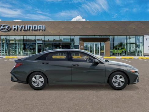 New 2026 Hyundai Elantra SE image 7