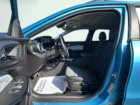Used 2025 Chevrolet Trax LT w/ Driver Confidence Package FWD image 21
