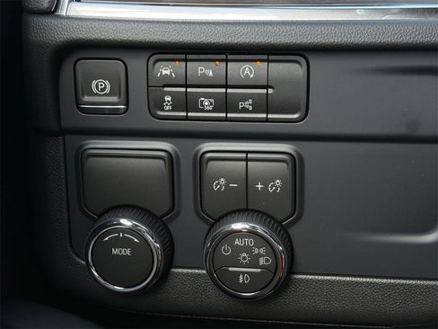 New 2026 Chevrolet Suburban Premier image 20