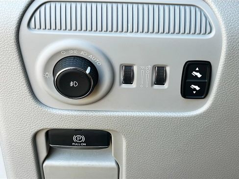 Used 2022 Jeep Wagoneer Series II AWD/4WD image 10