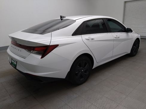 Used 2022 Hyundai Elantra SEL w/ Convenience Package FWD image 10