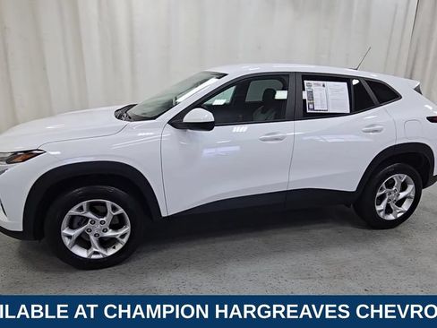 Used 2024 Chevrolet Trax LS w/ LS Convenience Package FWD image 5
