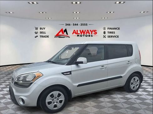 Used 2013 Kia Soul FWD image 1
