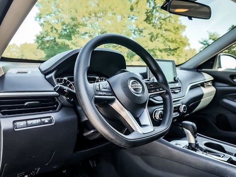 Used 2022 Nissan Altima 2.5 SV image 19