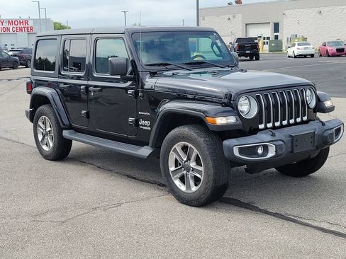 Used 2020 Jeep Wrangler Unlimited Sahara w/ Uconnect 4C Nav & Sound Group AWD/4WD image 2