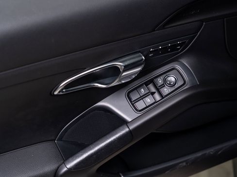 Used 2016 Porsche Cayman image 32