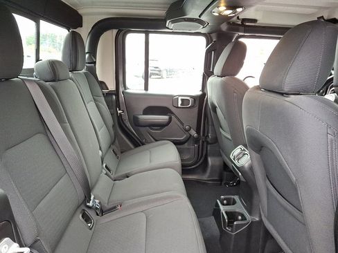 Used 2022 Jeep Gladiator Sport image 15
