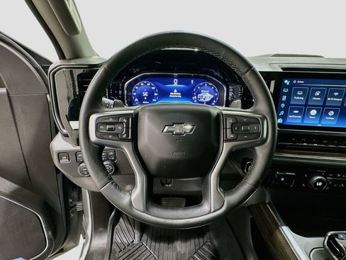 Used 2024 Chevrolet Silverado 1500 LT Trail Boss w/ LT Trail Boss Premium Package AWD/4WD image 11