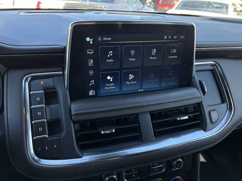 Used 2024 Chevrolet Suburban LT RWD image 18