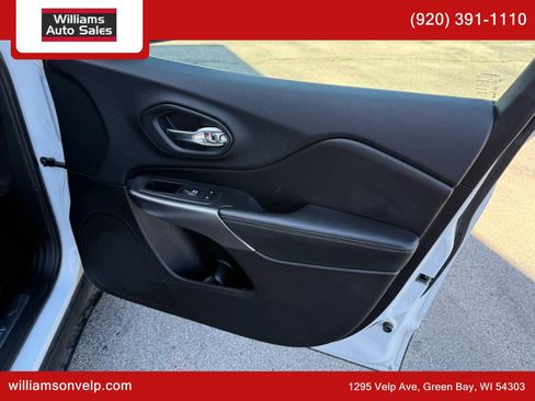 Used 2019 Jeep Cherokee Limited w/ Luxury Group AWD/4WD image 15