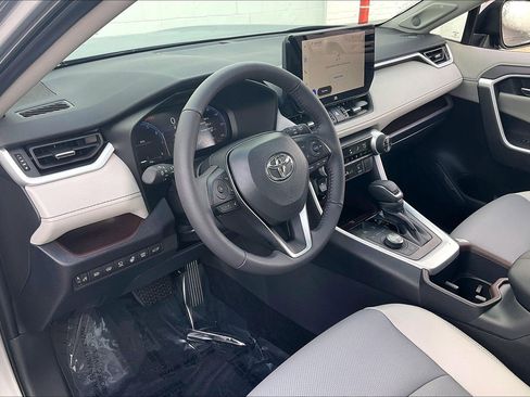 Used 2025 Toyota RAV4 Limited image 18
