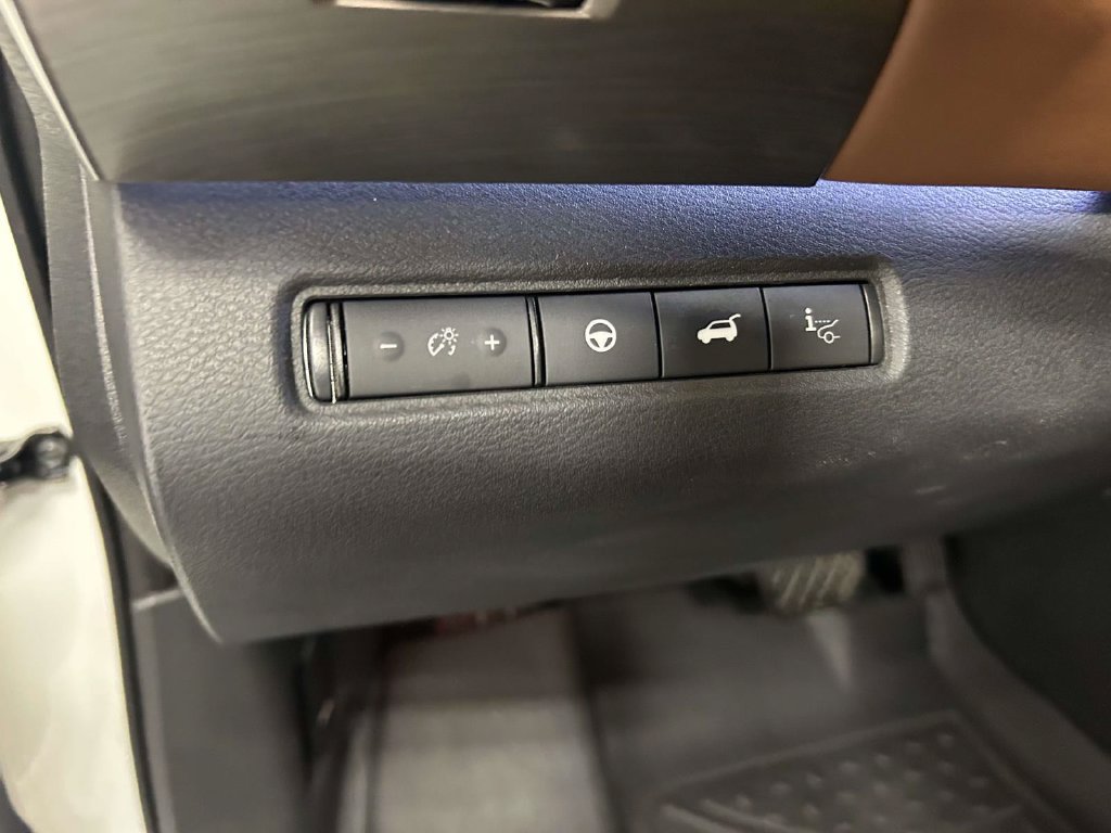 Used 2023 Nissan Pathfinder Platinum w/ Cargo Package AWD/4WD image 18