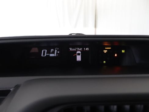 Used 2015 Toyota Prius C One FWD image 13