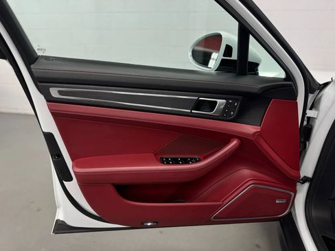 Used 2023 Porsche Panamera 4 Platinum Edition image 18