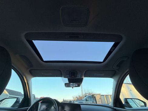 Used 2025 Hyundai Elantra SEL image 27