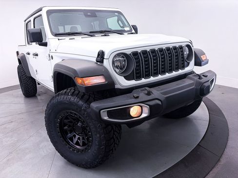 Used 2025 Jeep Gladiator Sport AWD/4WD image 4