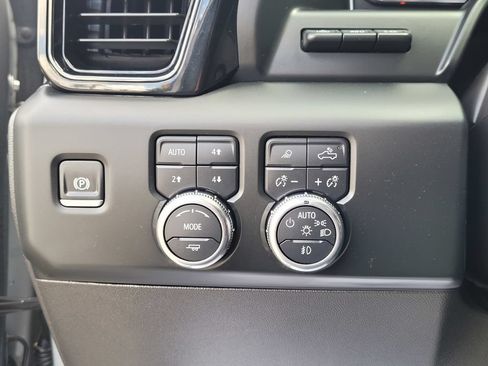 Used 2024 GMC Sierra 1500 AT4 w/ Technology Package AWD/4WD image 29