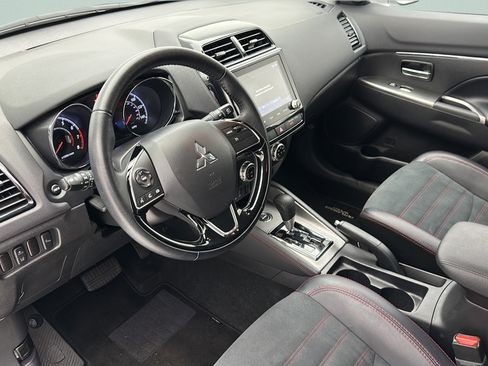 Used 2025 Mitsubishi Outlander Sport AWD image 13