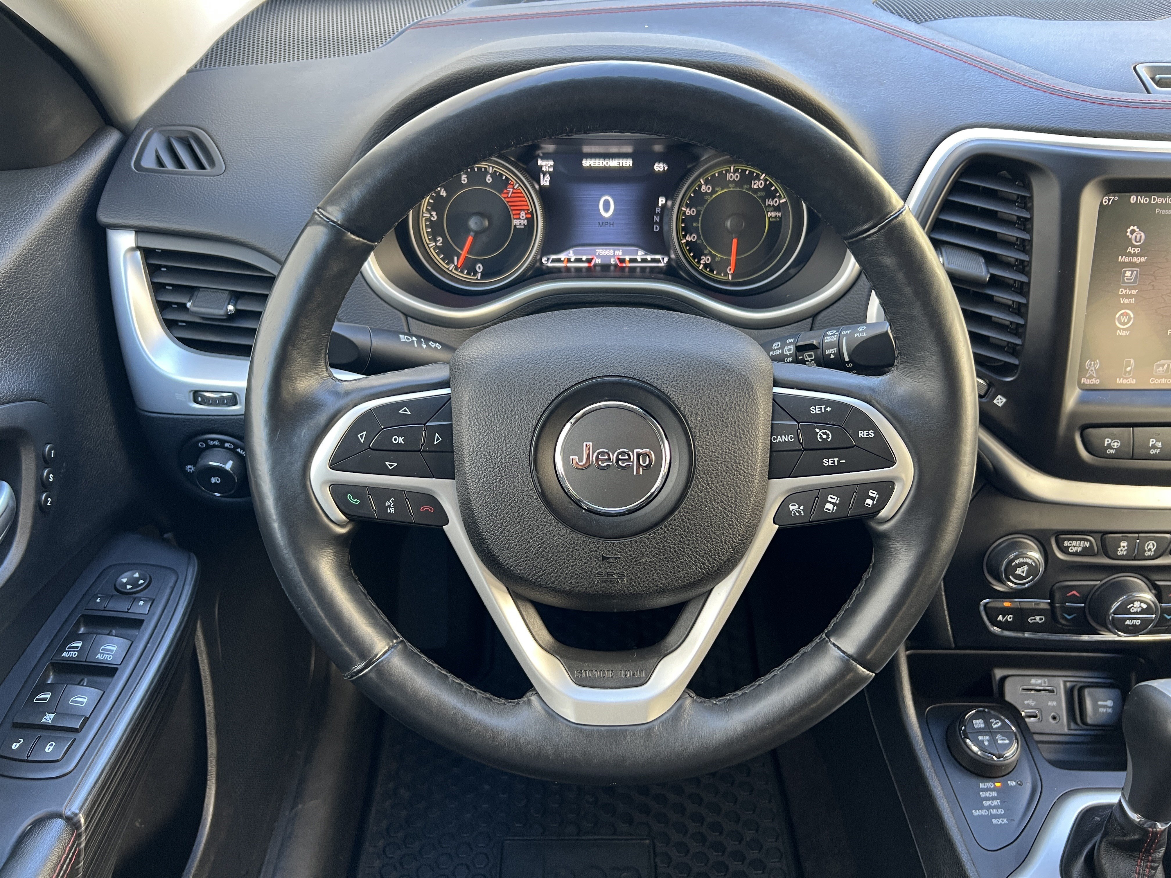Used 2016 Jeep Cherokee Trailhawk w/ Leather Interior Group AWD/4WD image 26