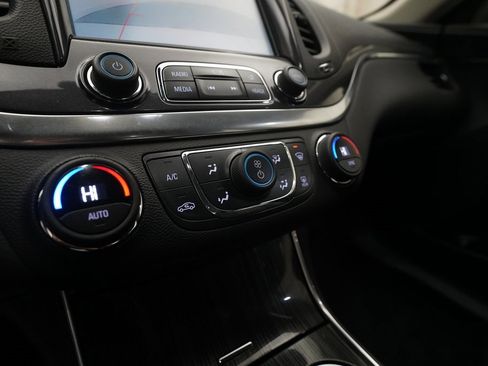 Used 2016 Chevrolet Impala LT w/ Convenience Package image 20