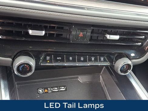 Used 2025 Chevrolet Suburban Premier AWD/4WD image 17