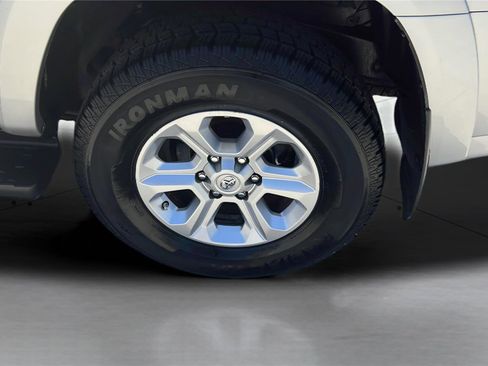 Used 2020 Toyota 4Runner SR5 AWD/4WD image 23