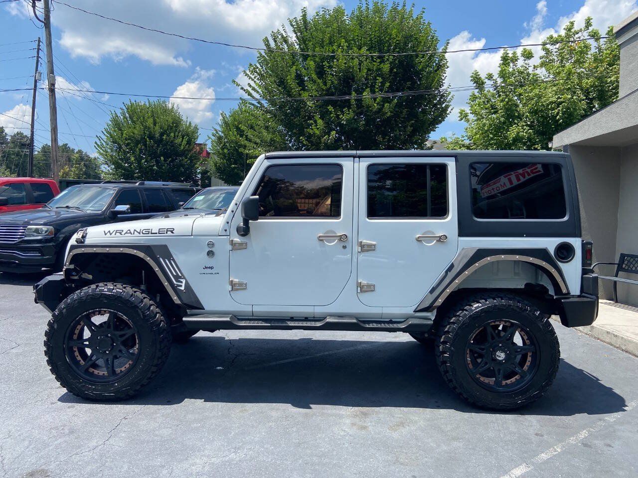 Used 2013 Jeep Wrangler Unlimited Sahara AWD/4WD image 9