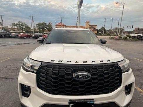 Used 2025 Ford Explorer ST-Line w/ Premium Package RWD image 7