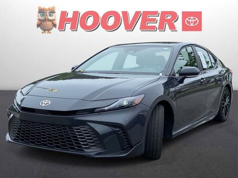 Used 2025 Toyota Camry SE w/ Convenience Package FWD image 6