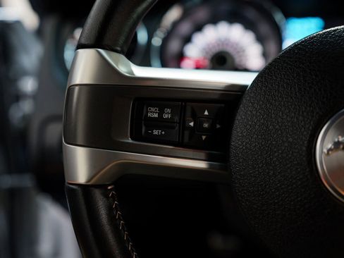 Used 2013 Ford Mustang GT Premium RWD image 32