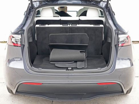 Used 2023 Tesla Model Y Long Range image 10