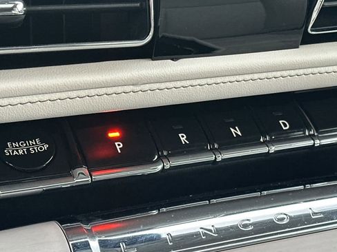 Used 2025 Lincoln Aviator Reserve image 23